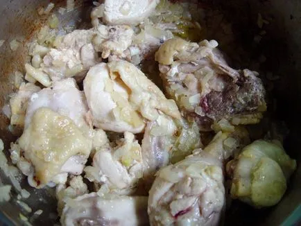 Pui Chakhokhbili cu nuci, bacon (bucătăria georgiană) Chakhokhbili de pui cu nuci, bacon