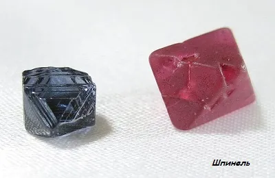 piatră neagră în bijuterii numele de minerale prețioase sau semiprețioase