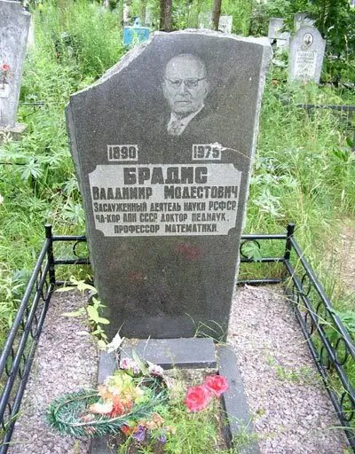Celebrul cu cursul, aceleași tabele Bradis eponim2008