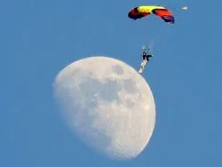 Ce este în neregulă cu luna noastră - știri Ruan (Pământul în jurul Pământului) Ce este în neregulă cu luna noastră - știri Ruan