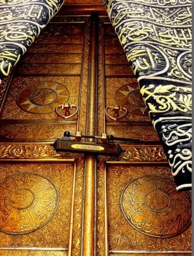 Ceea ce este în interiorul Kaaba, site-ul musulmanii din toată lumea islamică