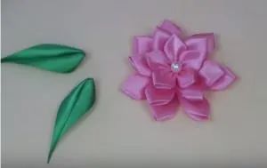 Flori de panglici de satin, cu mâinile lor, cu exemple de microni (video) (flori) Flori de panglici de satin, cu mâinile lor, cu exemple de microni (video)