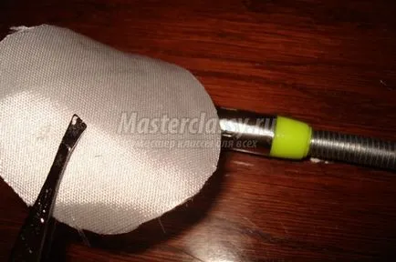 Flori de panglici de satin dirigintă folosind fâșii subțiri