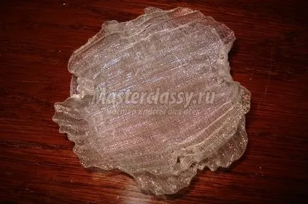 Flori de panglici de satin dirigintă folosind fâșii subțiri