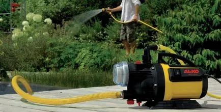 Noi udatul grădinii cu mâinile proprii, instrumente și capacitatea de Noi udatul grădinii cu mâinile proprii, instrumente și capacitatea de