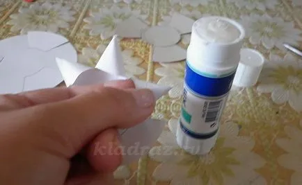 Copiii de appliqué hârtie colorată cu mâinile microni dvs. de selecție