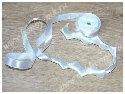 Asigurați-un simplu și elegant, a crescut de la banda - u (un simplu a crescut de la banda de modul de a face ușor pentru începători foto-video) A face un trandafir simplu și elegant din benzi - u