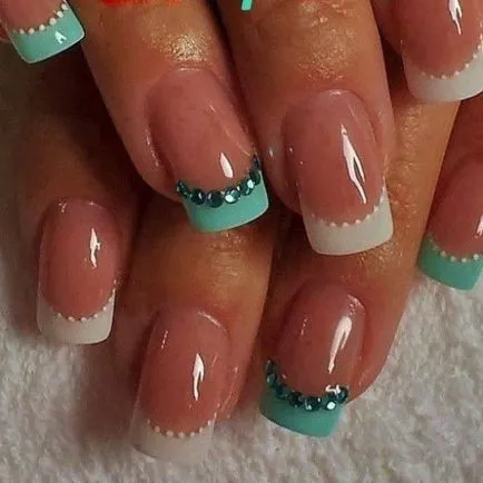 Design de unghii cu elemente noi pentru strasuri cele mai elegante în 2017