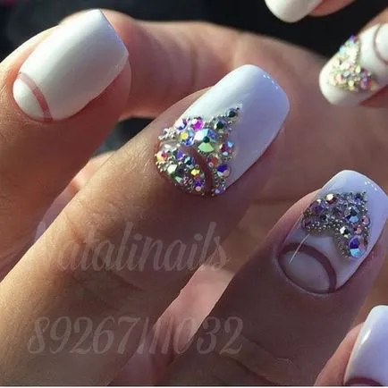 Design de unghii cu elemente noi pentru strasuri cele mai elegante în 2017