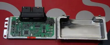 Computer - ceea ce este în dispozitivul de vehicul (a) ECU - este în unitatea montată pe vehicul