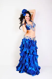 Exclusiv costum pentru dans oriental pe Emilia paradis este ușor de a alege materialul pentru costume (sudate) Exclusiv costum pentru dans oriental pe Emilia paradis este ușor de a alege tesatura pentru costume