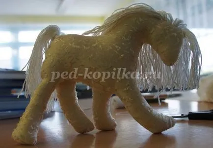 Jucărie inorog cu mâinile (lui) inorog jucărie cu propriile sale mâini