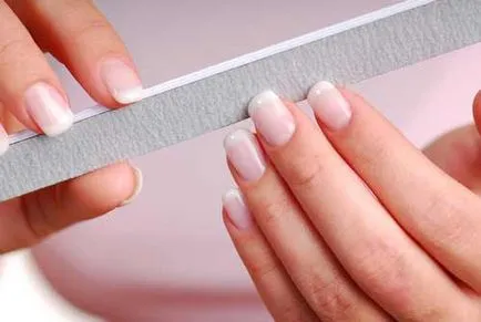 Instrument pentru a construi unghii cu gel
