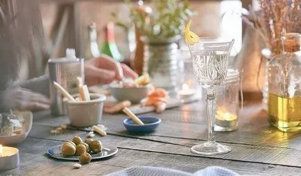 Cum și cu ce să bea Martini Bianco, Rosso, Dry Extra și Rosato (un cocktail pahar rece) Cum și cu ce să bea Martini Bianco, Rosso, Dry Extra și Rosato