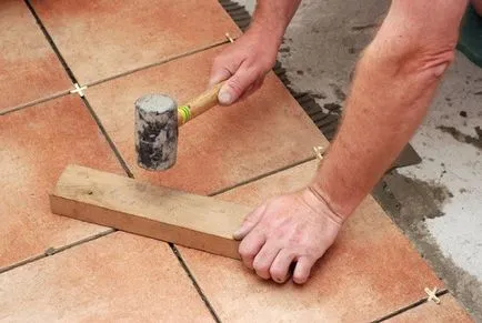 Cum să se stabilească dale de pe pardoseală, cu propriile sale mâini (punerea gresie faianta cu mâinile) Cum să se stabilească dale de pe pardoseală, cu propriile sale mâini