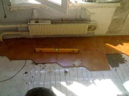 Cum să se stabilească țiglă cu privire la tehnicile de podea, instrumente, baze de formare (tigla) Cum să se stabilească țiglă pe tehnici de podea, unelte, baze de instruire