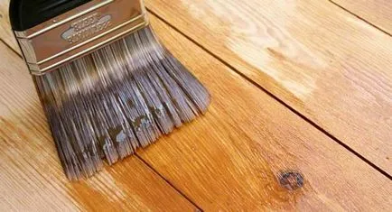 Cum se aplica lac pe lemn cu mâinile lor (pentru a aplica) Cum se aplica lac pe un copac cu mâinile