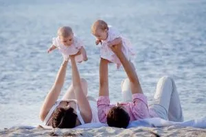 Cum să te îmbraci nou-născuților pentru o plimbare în timpul verii
