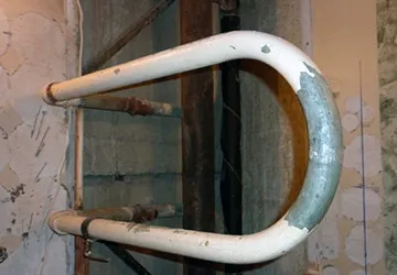 Cum se schimba un port-prosop încălzit în baie cu mâinile lor