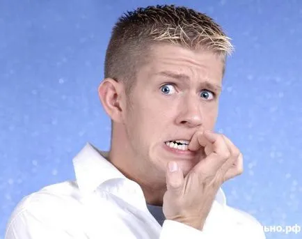 Cum sa te intarca musca unghiile ei (dreapta) Cum să se intarca musca unghiile