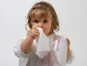 Cum să se spele nasul copilului în tratamentul răcelii comune (dreapta) Cum să se spele nasul copilului în tratamentul răcelii comune