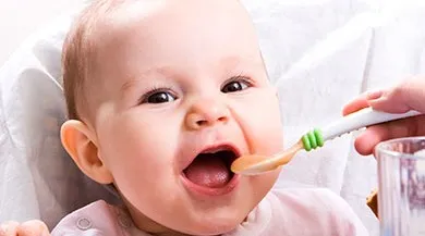 Cum de a introduce alimente solide recomandarile OMS si pediatri Romania