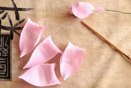 Cum sa faci un trandafir dintr-un carton ondulat