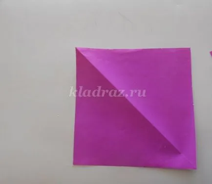 Cum sa faci o lalea dintr-o lucrare cu mâinile în etape pentru copii