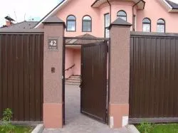 De ondulat pe poartă modul de a face o poarta cu un gard cu mâinile lor din colț, foaia trapezoidal, lățimea (poarta) Wicket de ondulat modul de a face o poarta cu un gard cu mâinile lor din colț, lățimea tablă trapezoidală