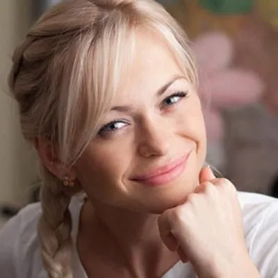 Care este numele fluturand mung uni de actrita uni (nume) Care este numele uni uni Mashu Masha actriței