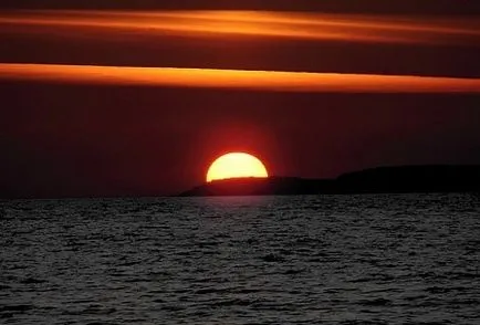 De ce vis la mare