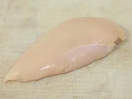 sânii caloriilor de pui gătită (fiert piept de pui) sânii de calorii de pui gătită