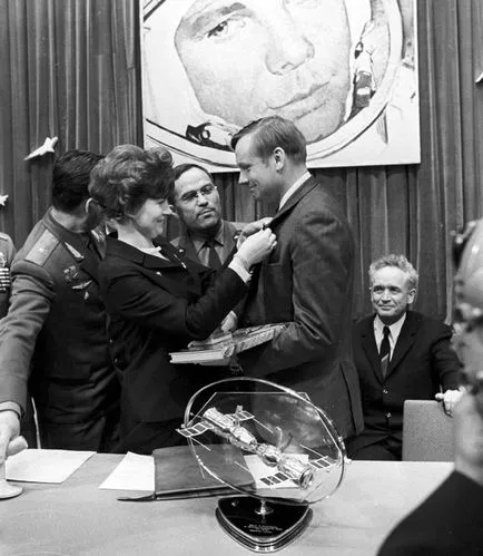 Care a cucerit prima luna, Uniunea Sovietică sau Statele Unite ale Americii, dezbatere știință