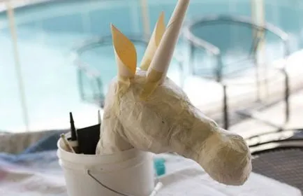 Cal Unicorn de hârtie cu mâinile (hârtie) Cal Unicorn de hârtie, cu propriile sale mâini