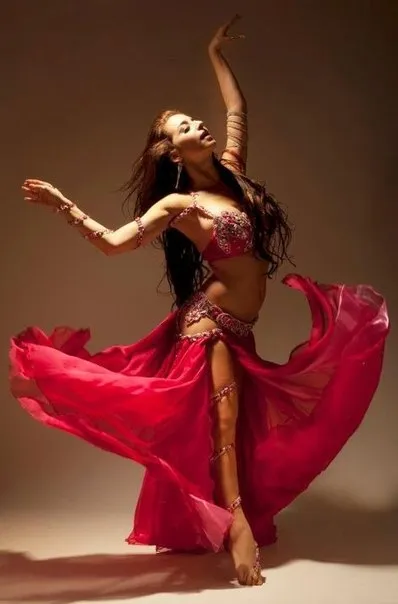 Noi crea costume pentru dans burtă cu mâinile lor, machiaj pentru ochi (abdomen) Noi crea costume pentru dans burtă cu mâinile lor, machiaj pentru ochi