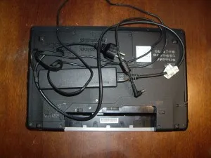 Pot folosi un laptop fără o baterie