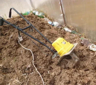 Sau Tiller motocultor, ceea ce este diferența și care este mai bine (alegerea cultivatorilor cu motor cultivator) Sau Tiller motocultor, ceea ce este diferența și ce mai bine