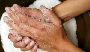 Nu e timp pentru o manichiura, ce să facă (întreținere mâini simplu) Nu e timp pentru o manichiura, ce să facă