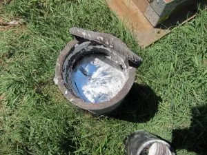 Cuptor de aluminiu de topire cu mâinile lor