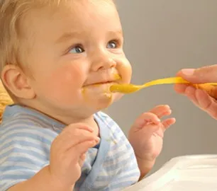 Primele alimente solide un copil sfaturi cu privire la luni (Lure) Primele alimente solide un copil sfaturi pe lună