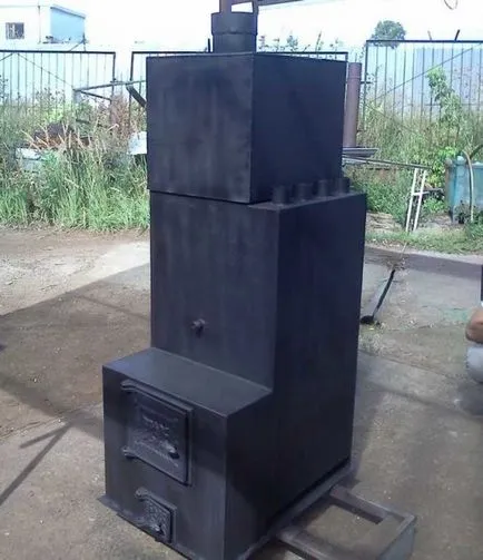 Cuptorul pentru baia de metal cu mâinile lor desene, fotografii, video