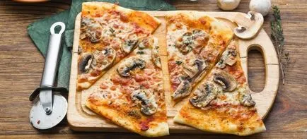Pizza cu ciuperci si carne de pui cu cârnați, brânză și șuncă Pizza cu ciuperci si carne de pui cu cârnați, brânză și șuncă