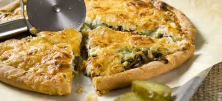 Pizza cu ciuperci și carne de pui, cârnați, brânză și șuncă (pui) Pizza cu ciuperci si carne de pui cu cârnați, brânză și șuncă