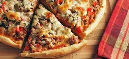 Pizza cu ciuperci si carne de pui cu cârnați, brânză și șuncă Pizza cu ciuperci si carne de pui cu cârnați, brânză și șuncă