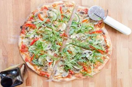 Pizza cu ciuperci roșii și brânză - Rețete de patiserie - rețete cu fotografii (foto) Pizza cu ciuperci roșii și brânză - Rețete de patiserie - rețete cu fotografii