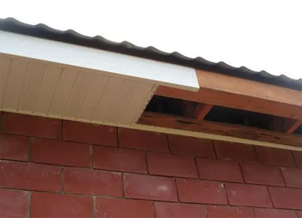 Depunerea streașina acoperișului cu mâinile ce să alegeți sau intrados căptușeli, fotografii și clipuri video (streașină) Depunerea streașina acoperișului cu mâinile ce să aleagă sau căptușeli de intrados, fotografii și videoclipuri