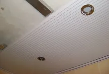 Plafoanele de panouri din plastic, cu propriile lor mâini, video și foto dimensiuni, cu îmbinări