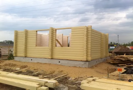 Construi o casa de lemn cu mâinile lor