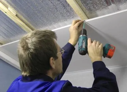 Plafonul panourilor din material plastic - dispozitivul și instalarea propriilor mâini