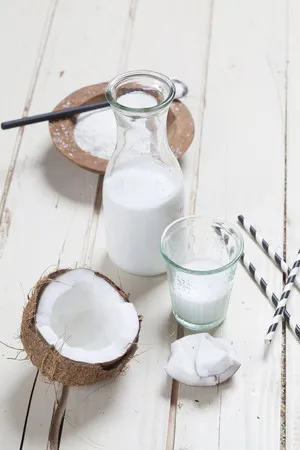 Cum se curata o nuca de cocos Cum se curata o nuca de cocos